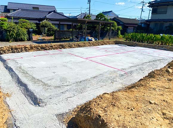 写真：捨コン打設・墨出し